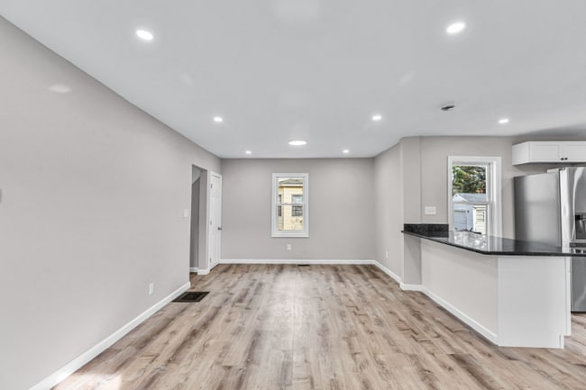 Building Photo - 3 Ellsworth St