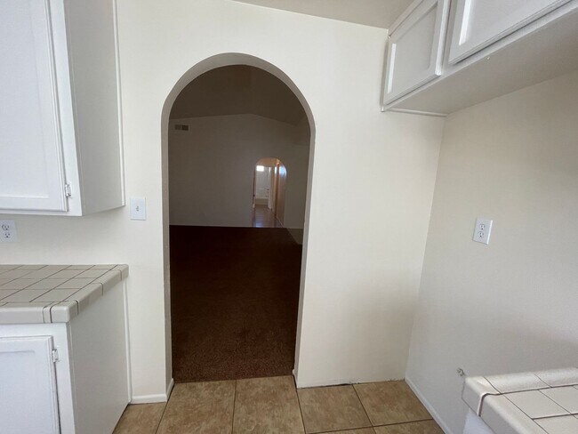Building Photo - Hesperia-Refurbished- 3 Bedrooms, 2 Bathrooms + Den or Office, Large Property