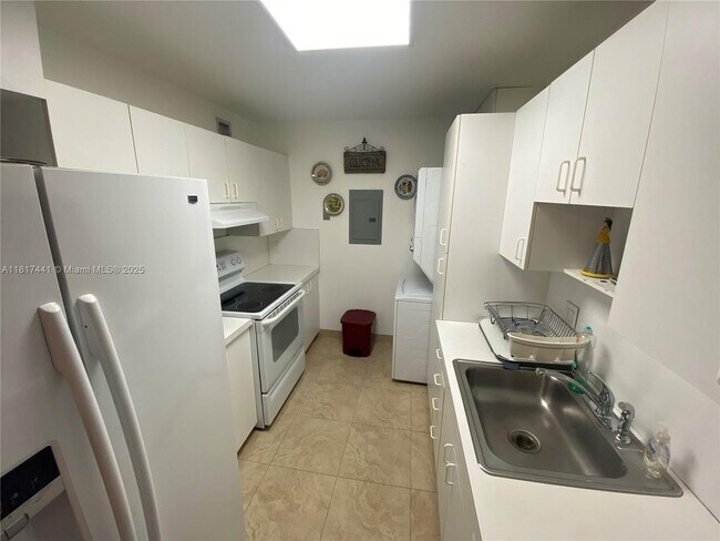 Building Photo - 7965 SW 86th St