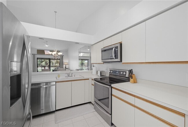 Building Photo - 12250 Kelly Greens Blvd