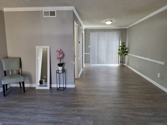 Building Photo - Huntington Station