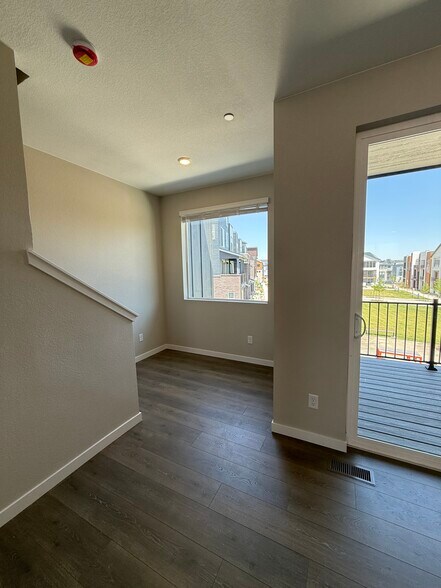 Building Photo - 1736 Peak Loop