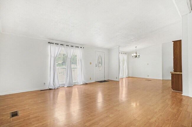 Building Photo - 3BR Home in Raleigh with Large Yard - GREAT PRICE!