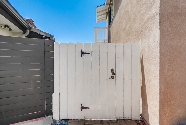 Building Photo - Wonderful SINGLE FAMILY HOME in DEL CERRO