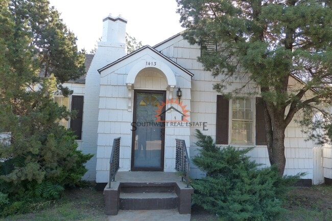 Building Photo - Charming historic 2 bedroom 1 bathroom house