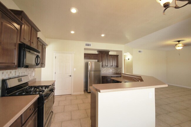Building Photo - 5513 Ignacio Frias Dr
