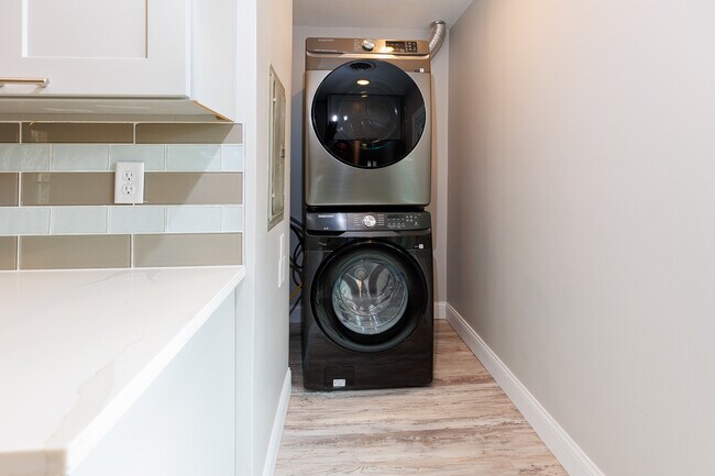 Building Photo - 805 E Olive St