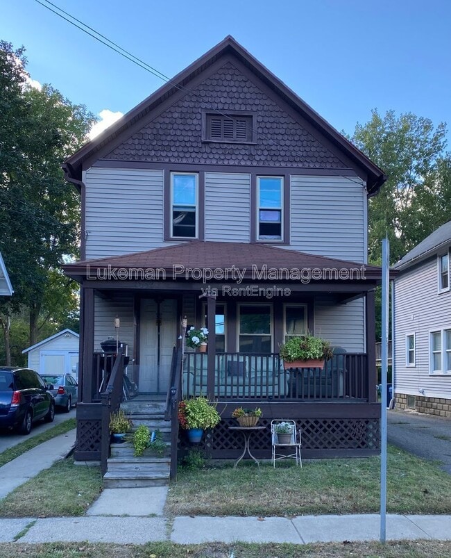 Building Photo - 1832 S Burdick St