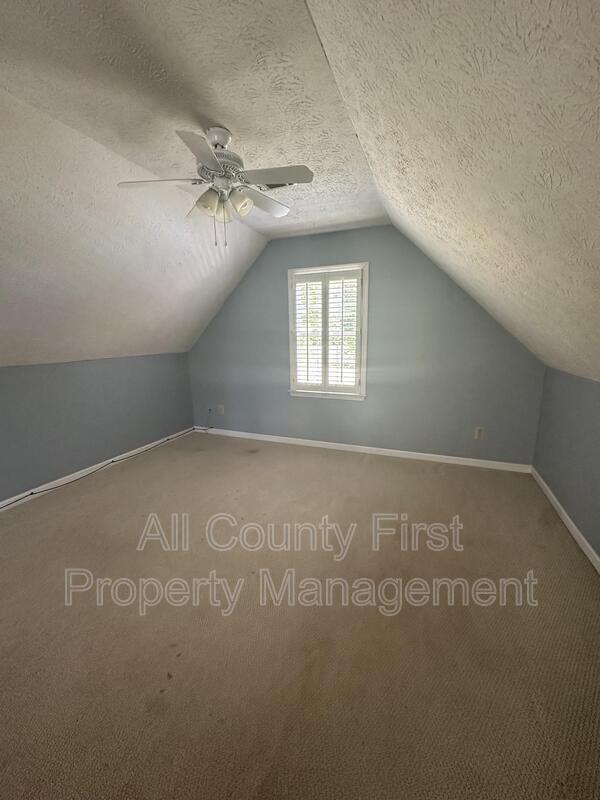 Building Photo - 5621 Shadow View Dr SW