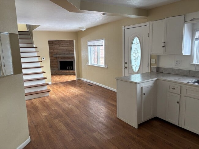 Building Photo - 3 Bedroom House