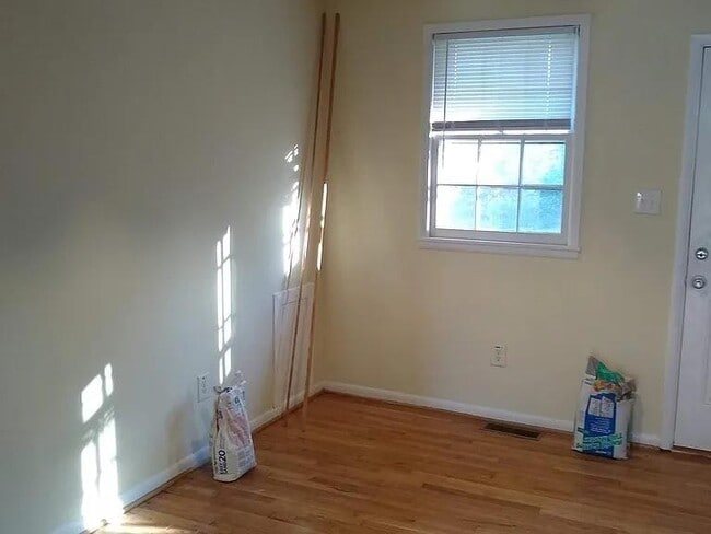 Building Photo - 852 Hadley Rd