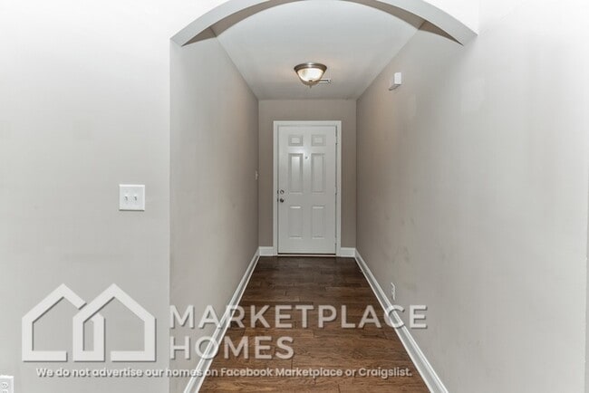 Building Photo - 702 Jim Brown Dr