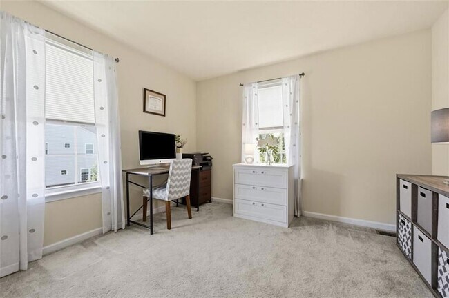 Building Photo - 601 Pointe View Dr