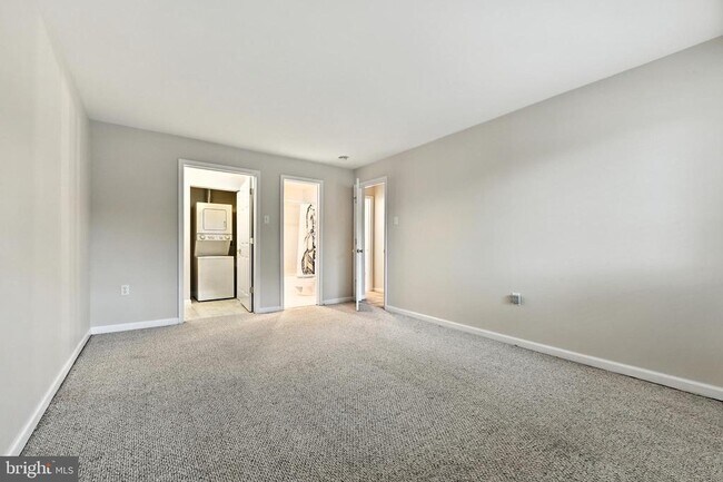Building Photo - 206 Victor Pkwy