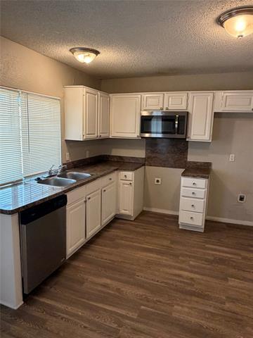 Building Photo - 3402 Green Hill Dr