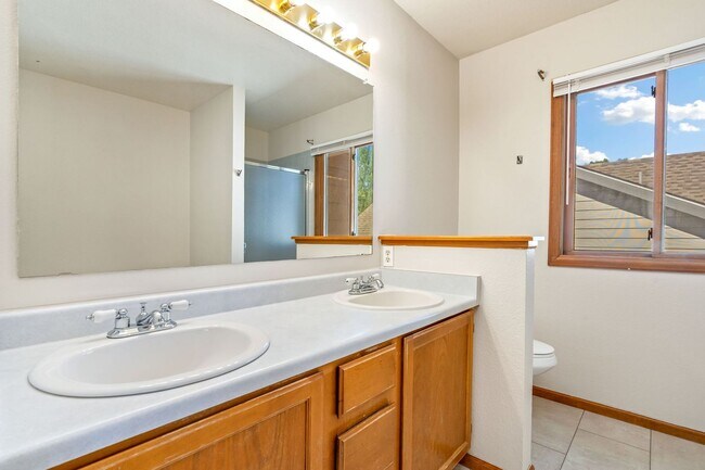 Building Photo - 718 Justice Dr