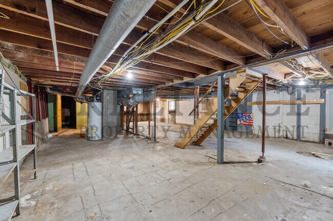 Building Photo - 1007 N Yale Ave