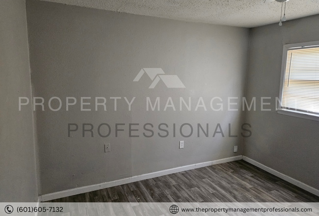 Building Photo - 1324 Marydale Dr