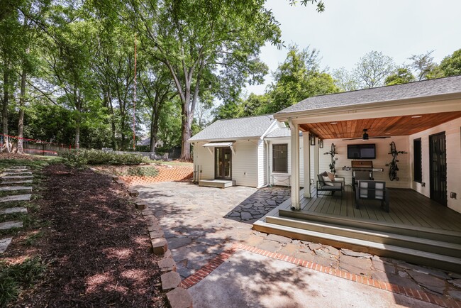 Building Photo - 234 Sunset Dr