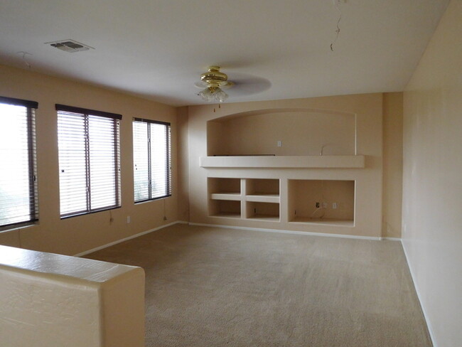 Building Photo - Coming soon!! Huge 2700 SFT, Golf-view Com...