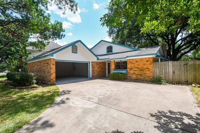 Building Photo - 15803 Lakedale Dr