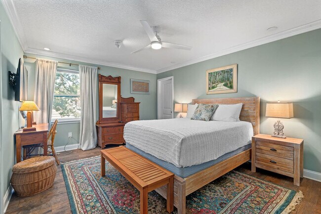 Building Photo - 430 Arricola Ave