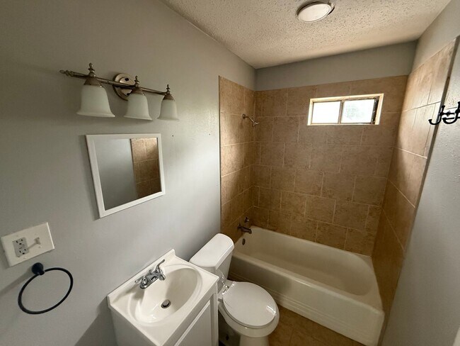 Building Photo - 1 Bedroom 1 bathroom house in North Lubbock!