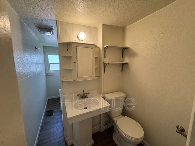 Building Photo - 1405 N 11th St