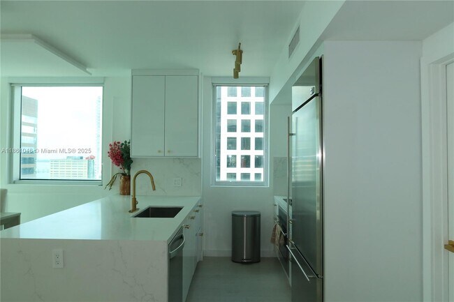 Building Photo - 500 Brickell Ave