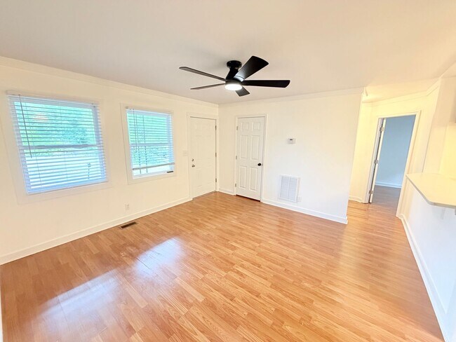 Building Photo - 484 Macon Hwy