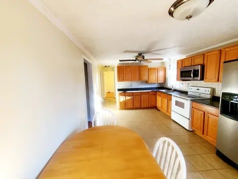 Building Photo - 7 Helena Ln