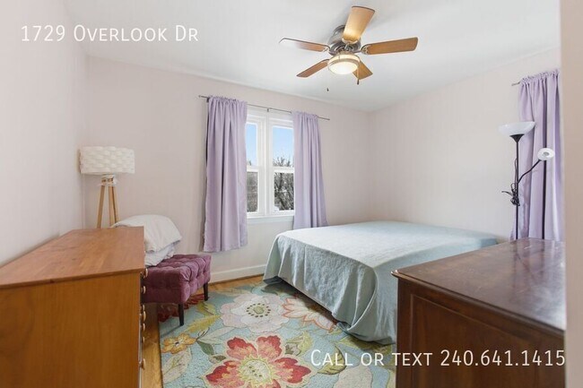 Building Photo - 1729 Overlook Dr