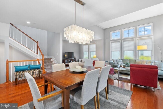 Building Photo - 1418 N Rhodes St