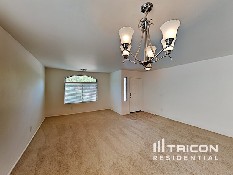 Building Photo - 1275 E Shari St