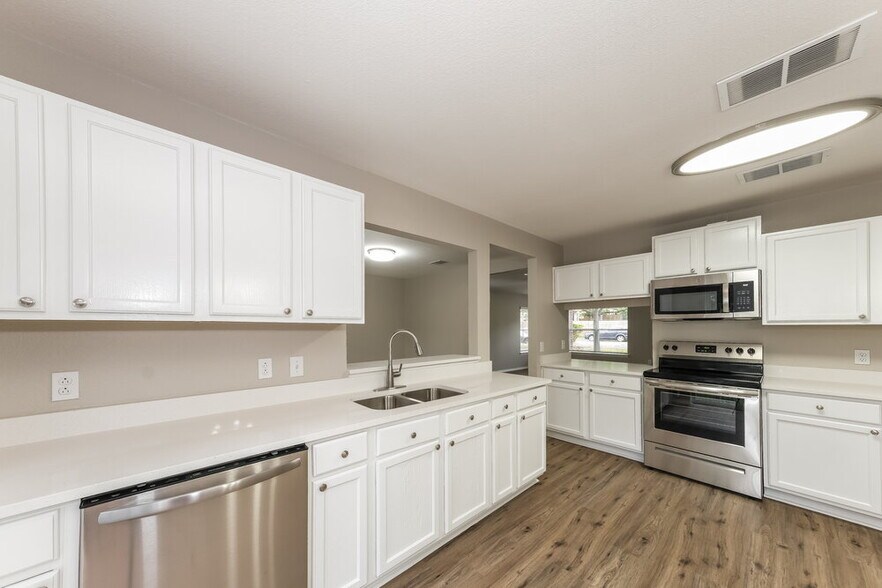 Building Photo - 2016 Continental Pass