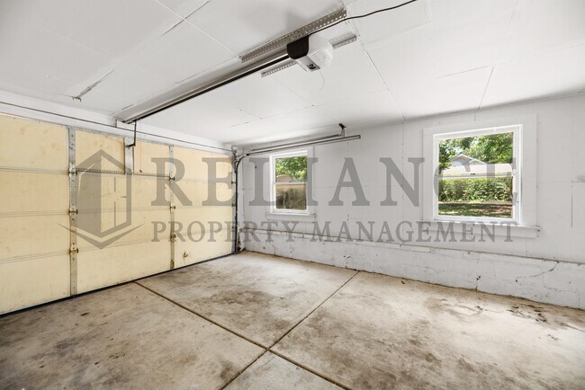 Building Photo - 601 N Pershing St