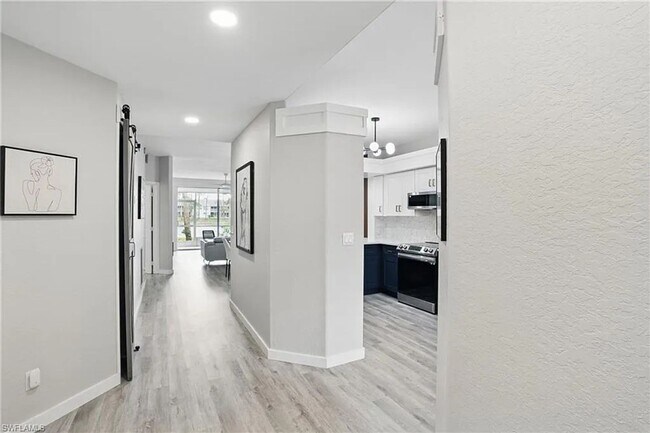 Building Photo - Stunning 2BR Condo in Naples - Lease for three (3) to 12 month.