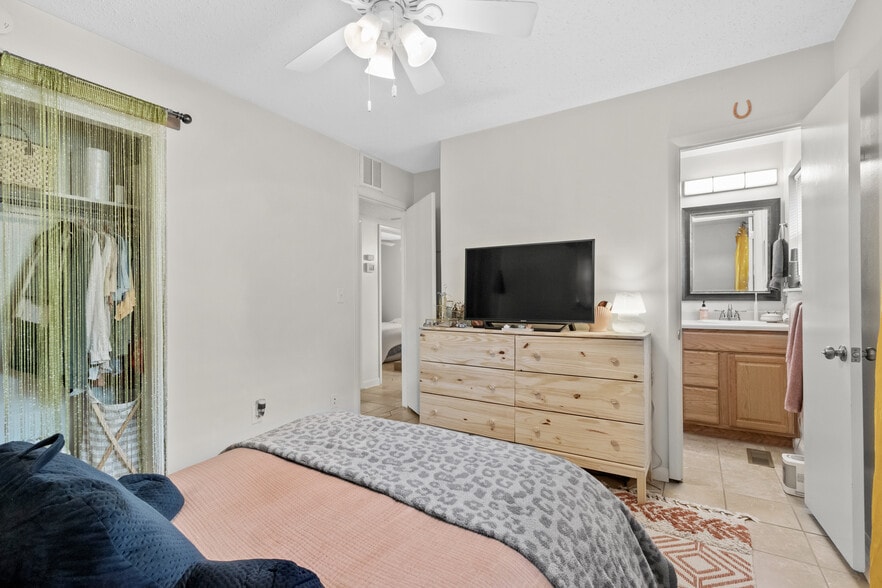 Building Photo - 840 W Davis St