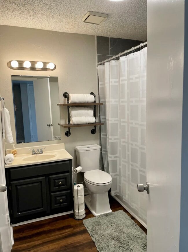 Building Photo - 336 Victor St