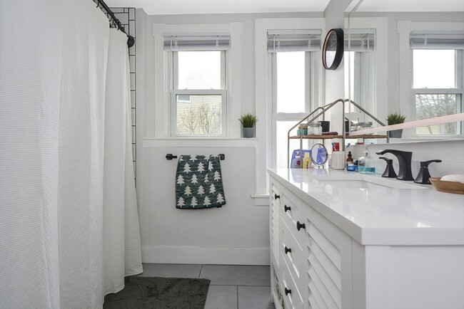 Building Photo - 21 Cemetery St