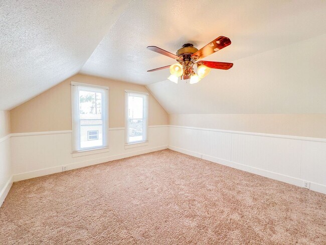 Building Photo - Los Alamitos 4 Bed 2 Bath House - 2 Car Gar - Wood Flooring - Huge Yard - Cute!!!