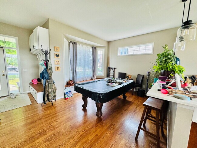 Building Photo - Spacious 4-Bed Shakopee Gem with Granite Finishes & Finished Basement