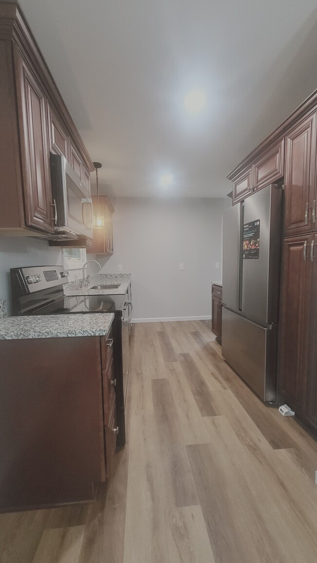 Building Photo - 910 Rexdale Dr