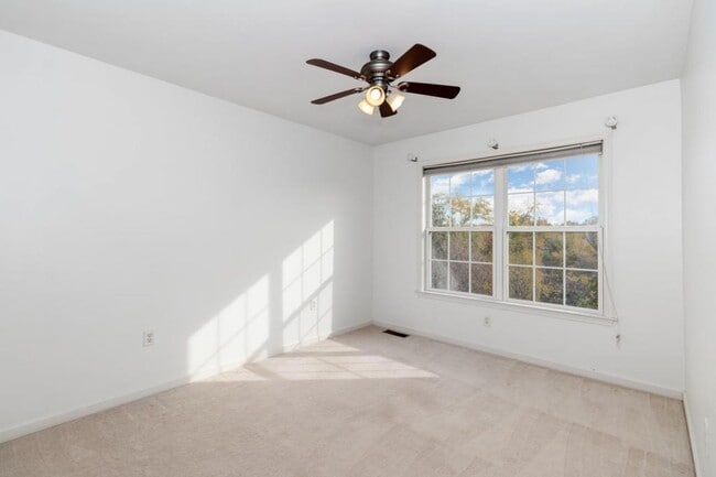 Building Photo - 1172 Heron Ct