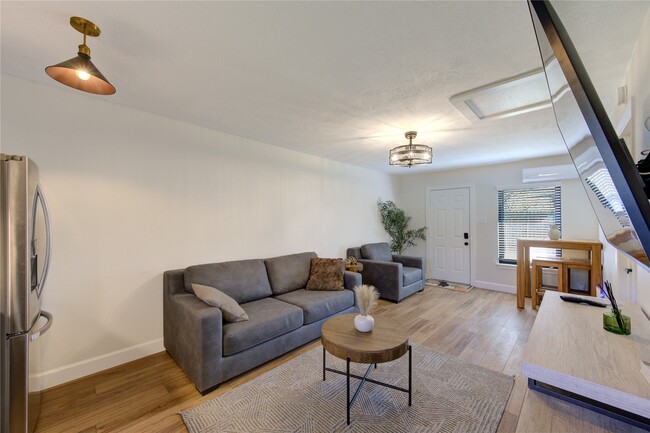 Building Photo - 3201 Westridge St