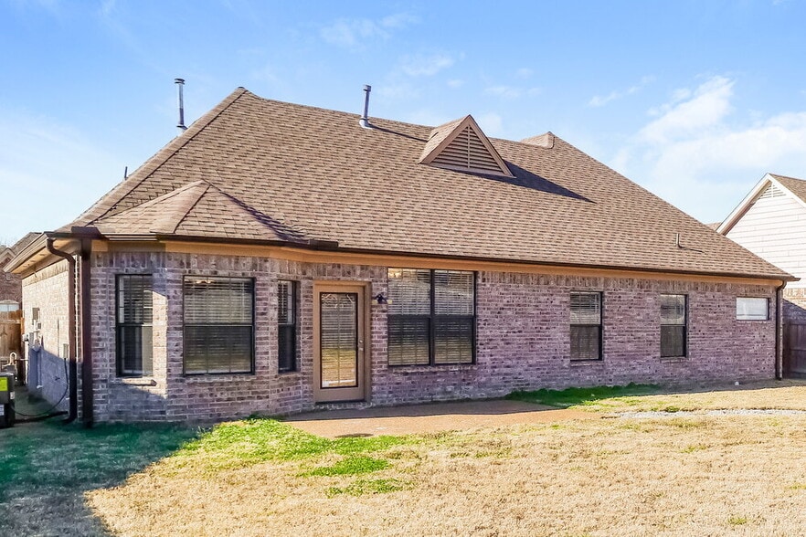 Building Photo - 1386 Sawmill Creek Ln