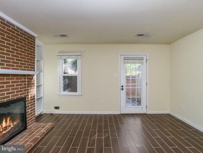 Building Photo - 1128 N Taylor St