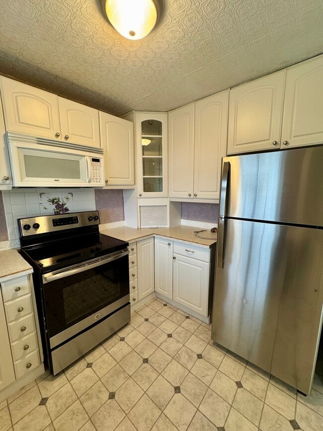 Building Photo - Lovely 3 bedroom+ Office in Widefield