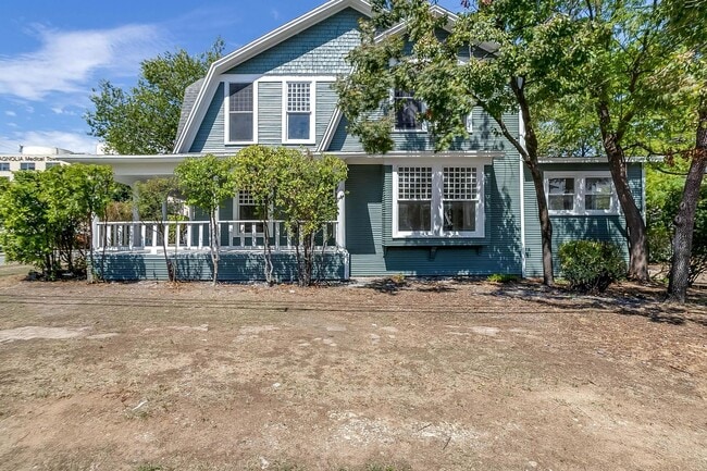 Building Photo - Large Newly Remodeled Home in Historic Fai...