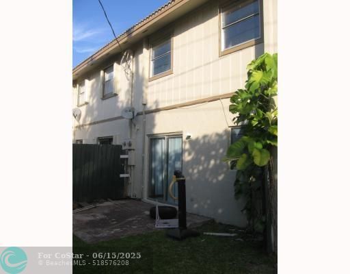 Building Photo - 3920 Woodside Dr